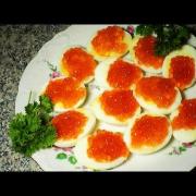 Яйца фаршированные красной икрой - Рецепт от GermaCook